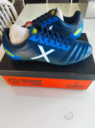 Botas Fútbol Munich Arenga AG Azul. Talla 43