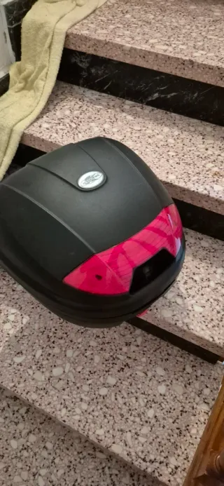 Baúl Moto Kappa Negro/Rojo