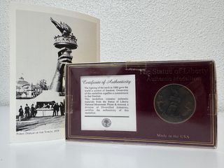 MEDALLA ESTATUA DE LA LIBERTAD AUTÉNTICA + POSTAL
