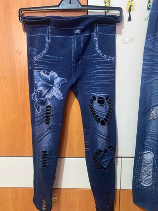 Dos Mallas tejanas con rotos y flor Talla M