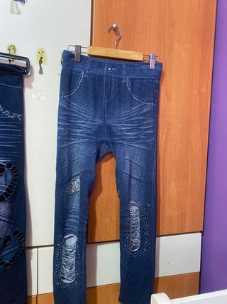 Dos Mallas tejanas con rotos y flor Talla M