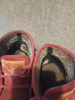 Botines flecos Natural World color burdeos