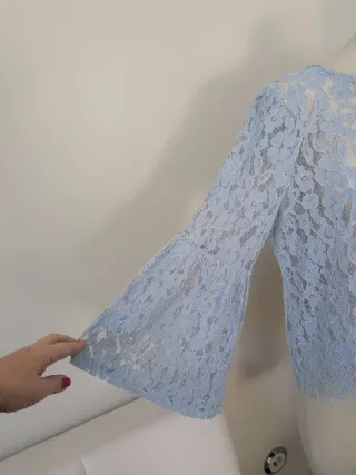 Blusa de encaje azul Talla M/L