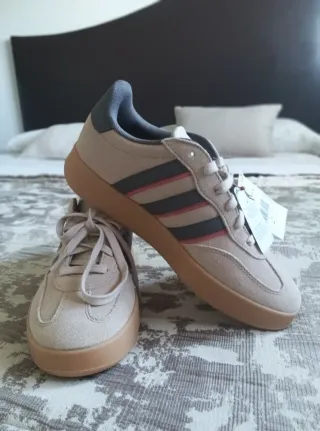 Zapatillas Adidas Beige/Gris. Número 42