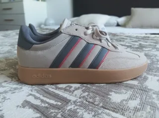 Zapatillas Adidas Beige/Gris. Número 42