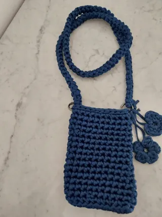 Portacellulare blu fatto a mano