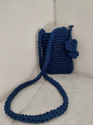 Portacellulare blu fatto a mano