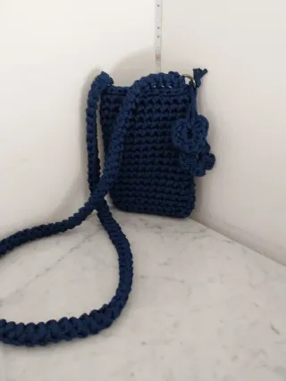 Portacellulare blu fatto a mano