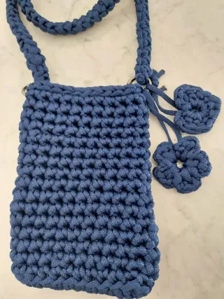Portacellulare blu fatto a mano