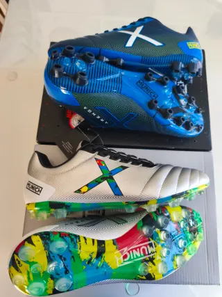 Lote 2 pares botas fútbol Munich. Talla 43