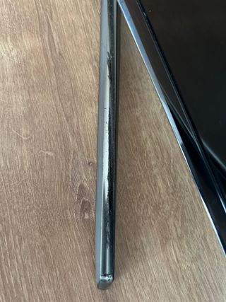 Televisor Samsung Negro y Plateado