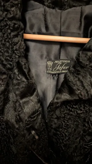 Abrigo de astracán negro