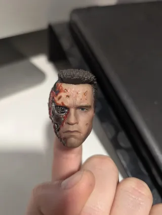 Cabeza Terminator Present Toys