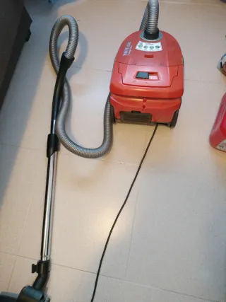 Aspirador Nilfisk Coupé Neo Rojo