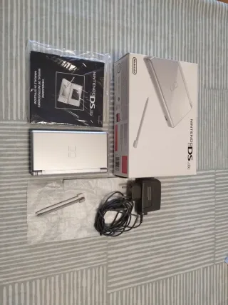 Nintendo DS Plata + Brain training + otro juego