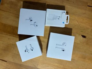 Cajas Apple iPhone y AirPods