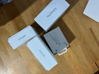 Cajas Apple iPhone y AirPods