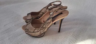 Zapatos tacón Zara encaje beige y negro