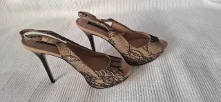 Zapatos tacón Zara encaje beige y negro