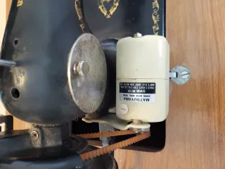 Máquina de coser Alfa vintage eléctrica