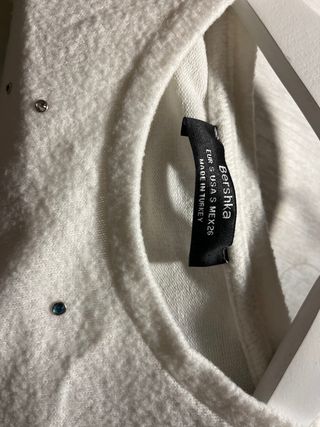 Camiseta Bershka pelito con pedrería XS