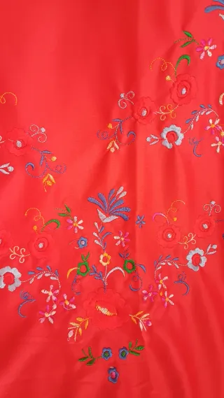 Mantoncillo Flamenco Bordado Rojo