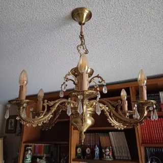 Lámpara de araña dorada antigua