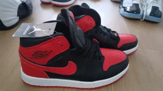 Zapatillas Jordan Air Negras y Rojas