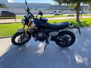 Fantic Caballero 500 Scrambler Negra/Dorada