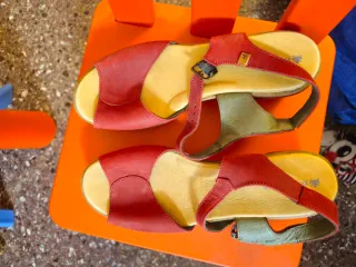 Sandalias Naturalista Rojas Talla 38