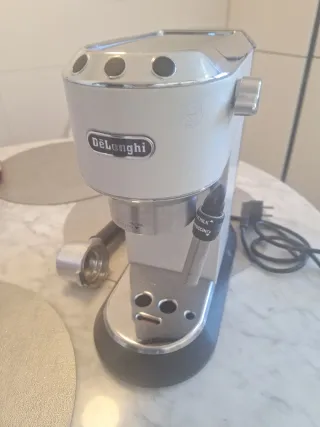 Cafetera DeLonghi.