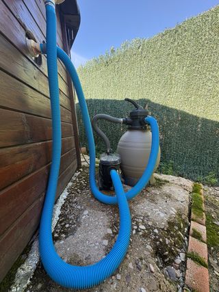 Piscina elevada de madera y plástico