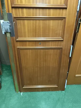 Puerta de entrada blindada sin marco