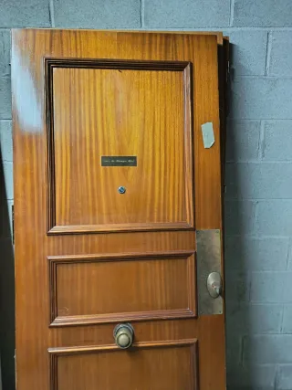 Puerta de entrada blindada sin marco