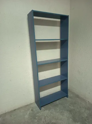 Estantería azul y gris