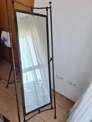 Specchio da terra in ferro battuto dorato