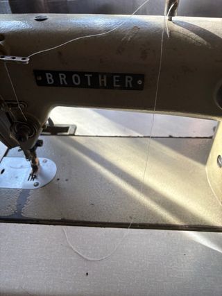 Máquina de coser industrial Brother