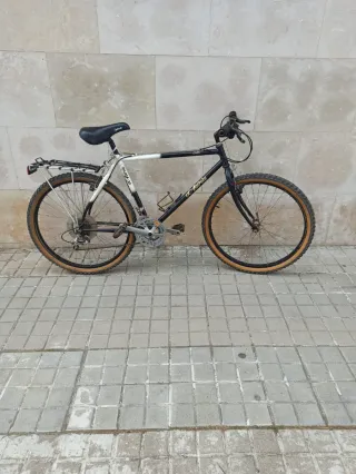 Bicicleta passeig tipus "tot terreny"