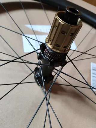 Ruedas Carretera Perfil 45 24H 12/100-12/142