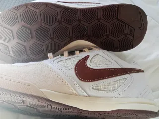 Deportivas Nike Blancas y Marrones. modelo P-6000