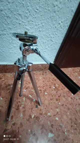 Trípode cromado