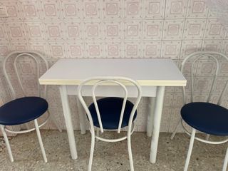 Mesa auxiliar cocina y 3 taburetes