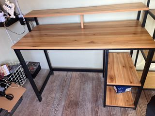 Mesa de escritorio madera y metal