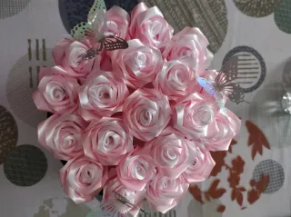 Caja Negra con Flores Rosas y blancas