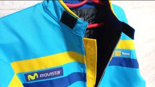 SIN ABRIR CHALECA RENAULT MOVISTAR + BERMUDA