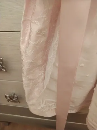 Volcada fallera recién nacida rosa