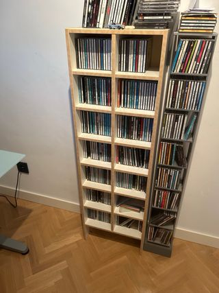 Estantería para CDs en perfecto estado