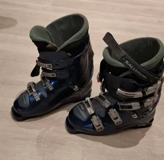 Esquís Junior Rossinyol COMP 140cm y Botas Salomón