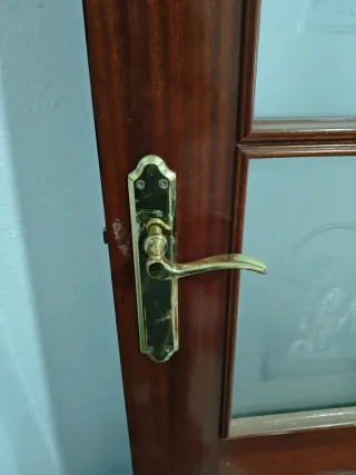 Puerta madera acristalada