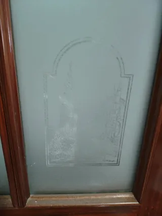 Puerta madera acristalada